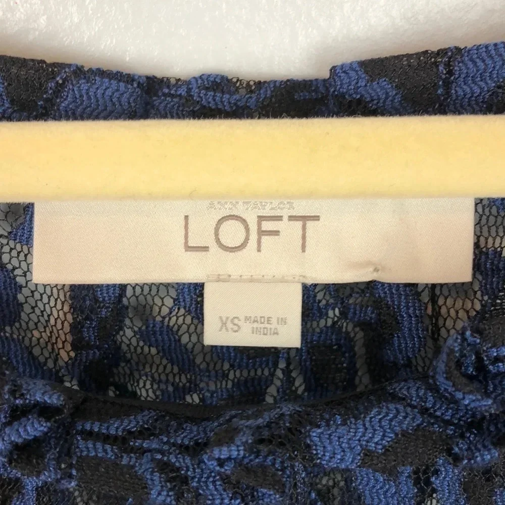 Ann Taylor Loft Women’s XS Lace Knit‎ Ruffle Neckline Quarter Sleeve Blouse